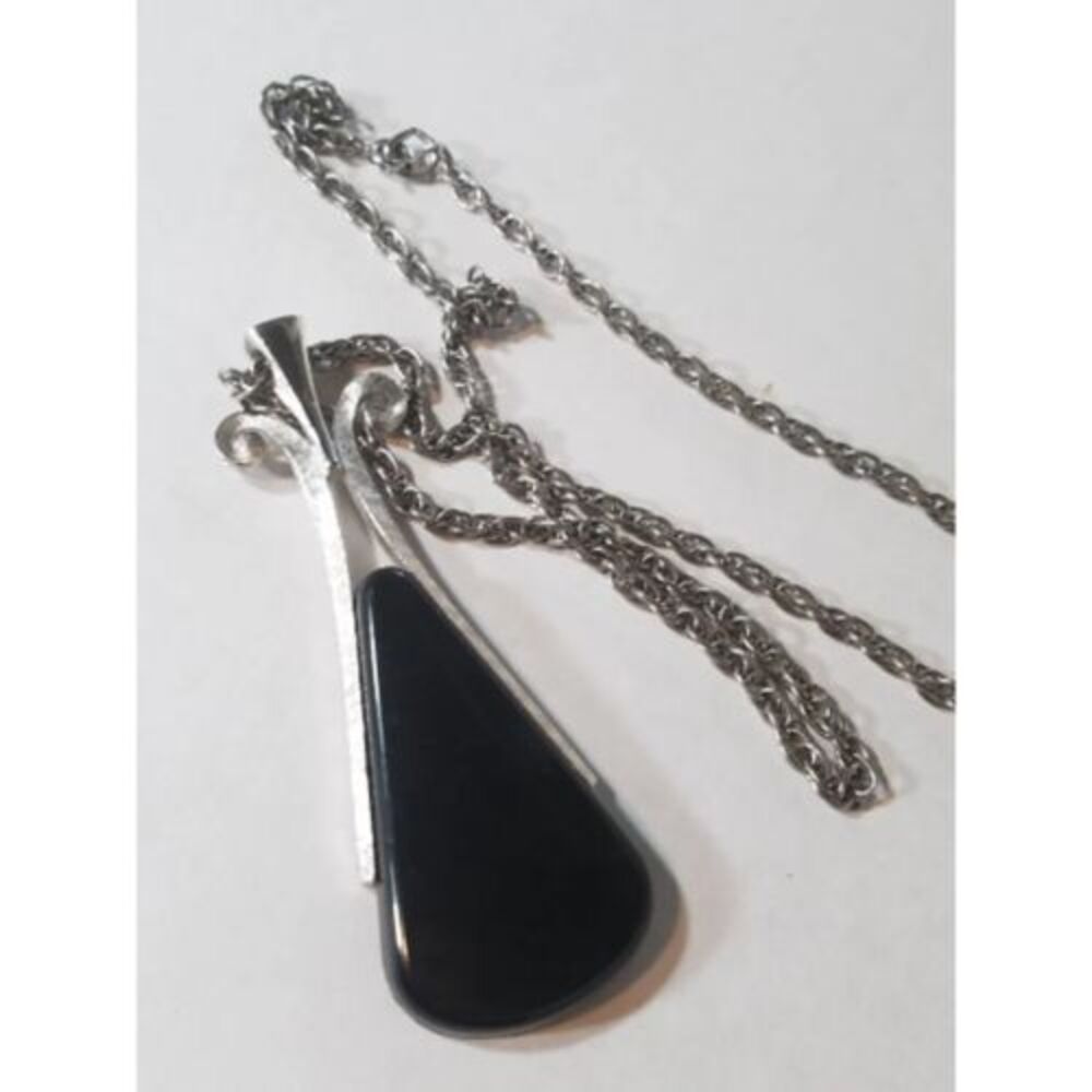 Vintage Avon necklace Large black pendant‎ with silver tone chain. - Picture 5 of 6